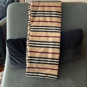 Burberry Lanbwool Scarf